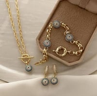 طقم مؤلف من ثلاث قطع سلسال وأسوارة وأقراط أذن مودي...