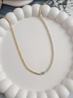 خلخال نصفه مزين بحبات الزركون مع خرزة زرقاء بالوسط...