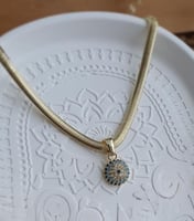 سلسال مع تعليقة عين كروية زرقاء مطلي ذهب MN-86