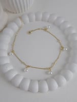 خلخال مطلي ذهب مزين بحبات لولو لون ذهبي. MA-009