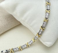 سوار مرصع بالألماس تصميم شكل XO ذهبي مع فضي (19cm)...