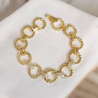 سوار بتصميم حلقات دائرية لون ذهبي مع فضي مطلي ذهب....