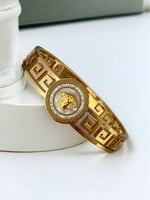 سوار بتصميم مستوحى من فيرزاتشي لون ذهبي. MB-055