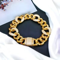 سوار جنزير لون ذهبي مرصع بالألماس(22cm). MB-016