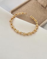 سوار صلب بحلقات متداخلة مطلي ذهب. MB-129