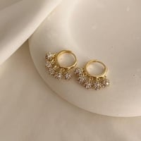 أقراط أذن مع حلي كروية مرصعة بالزركون مطلية ذهب عي...