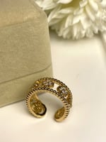خاتم مع وردات فان كليف مفتوح مطلي ذهب (القياس مرن...