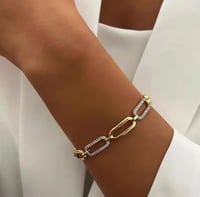 أسوارة مطلية بالذهب عيار ١٨ مزينة بالزركون . MB-30...