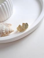 خاتم بتصميم V مفتوح مطلي ذهب. MR-034