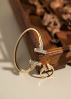 طقم سوار مع خاتم بتصميم مستوحى من تيفاني مطلي ذهب...