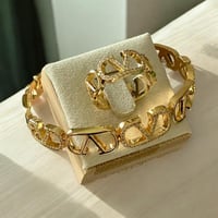 سوار بتصميم مستوحى من فالنتينو صلب مفتوح مع خاتم م...