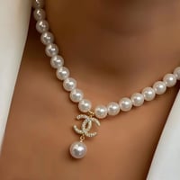 سلسال لولو مع حلية بتصميم مستوحى من شانل . MN-112