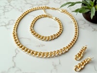 طقم مطلي بتصميم السلسلة الكلاسيكية محاكي لموديلات...