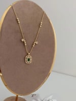 سلسال ناعم مطلي ذهب عيار ١٤ مزين بتعليقة بداخلها ح...