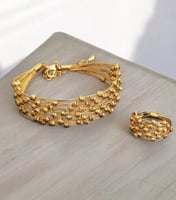 طقم أسوارة مع خاتم بتصميم مميز متشابك مع كرات ذهبي...