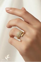 خاتم مطلي ذهب بتصميم راق مرصع بالزركون . MR-094