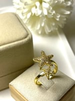 خاتم موديل نجمتين مفتوح مطلي ذهب. ( القياس مرن قاب...