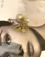 أقراط أذن لولو بتصميم مستوحى من ديور مطلي ذهب. ME-...