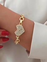 سوار قلب هندسي مطلي ذهب عيار ١٤ مرصعة بزركون فاخر...