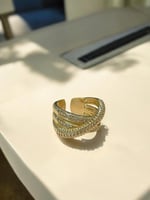 خاتم بتصميم متداخل أنيق مفتوح مرصع بالزركون مطلي ذ...