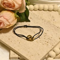 أسوارة مستوحاة من تصميم كارتير خيط أسود مع حلقتين...