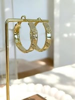 اقراط أذن بتصميم مستوحى من فان كليف مطلي ذهب عيار...