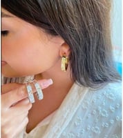 اقراط أذن بتصميم مستوحى من فان كليف مطلي ذهب عيار...