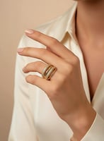 خاتم بتصميم عصري مميز مفتوح مؤلف من أربع طبقات متد...