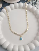 خلخال من حبات الكريستال مع تعليقة من حجر الفيروز ا...