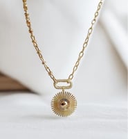 سلسال طويل مع حلقة مرصعة بالزركون وتعليقة بشكل شمس...