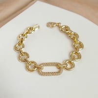 سوار جنزير مع قلادة بيضوية مرصعة بالزركون مطلي ذهب...