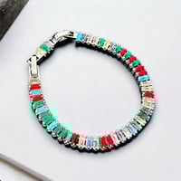 سوار مرصع بأحجار الكريستال الملون لون فضي. MB-007