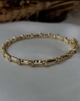 سوار مرن مفتوح مرصع بالألماس مطلي ذهب MB-154