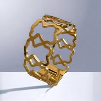 سوار تيتانيوم صلب عريضة ومفرغة لون ذهبي. MB-005