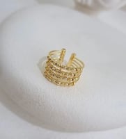 خاتم موديل من ثلاث صفوف كرات ذهبية منفصلة ومفتوح م...