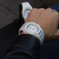 ‎ ساعة رجالية بسير كاربون بلون ابيض