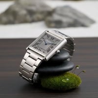 ساعه رجاليه تصميم تانك بلون فضي ميناء رصاصي