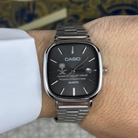 ساعة كاسيو بنقش خاص بالمملكة فضي وميناء تيتانيوم