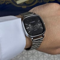 ساعة كاسيو بنقش خاص بالمملكة فضي وميناء تيتانيوم