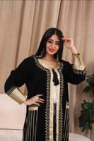 اسود على ذهبي