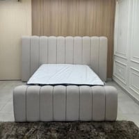 سرير ريزا الفندقي بقماش بوكليه