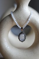 عقد حجر القمر الأبيض الطبيعي مع تعليقه الكوارتز ال...