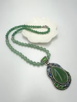 عقد وتعليقه حجر الأفنتورين الكريم الطبيعي .