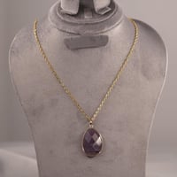 تعليقه حجر الجمشت (الأماثيست) الطبيعي الخام مع سلس...