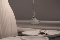 تعليقه حجر الأوبال الطبيعي الكريم.