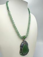 عقد وتعليقه حجر الأفنتورين الكريم الطبيعي .