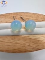 حلق من حجر الأوبال الطبيعي الكريم .