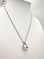 تعليقه اللؤلؤ الصناعي بتصميم ورقه شجر اللوتس .