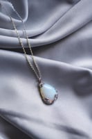 تعليقه حجر الأوبال الطبيعي الكريم.