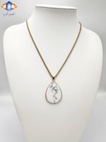 تعليقه حجر الهاولايت الأبيض الطبيعي .